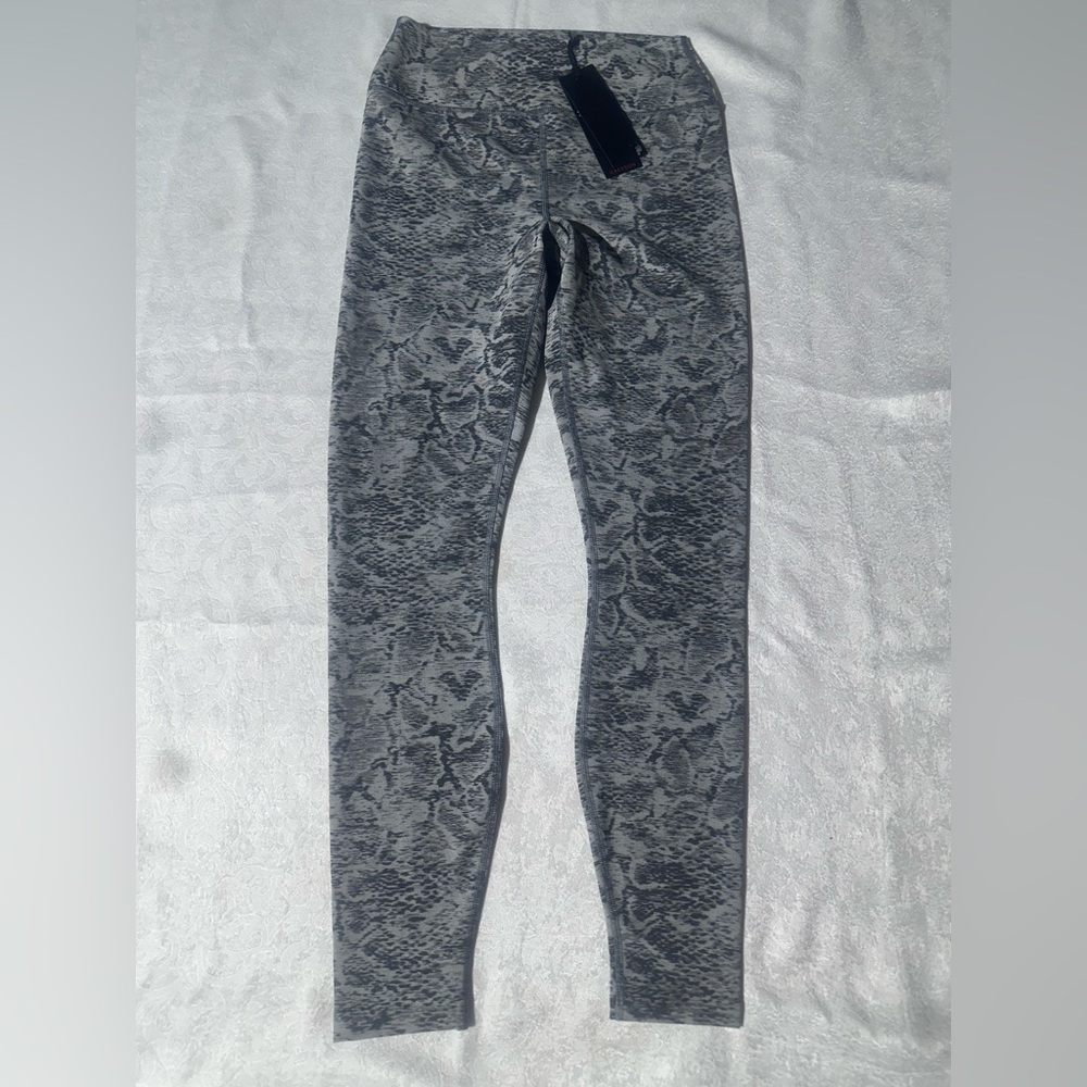 Greyson WOLF‎ SCALES JACQUARD
LUNA LEGGING.